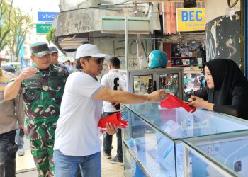 Dukung Program Nasional, Pemprov Maluku Bagikan Bendera Merah Putih