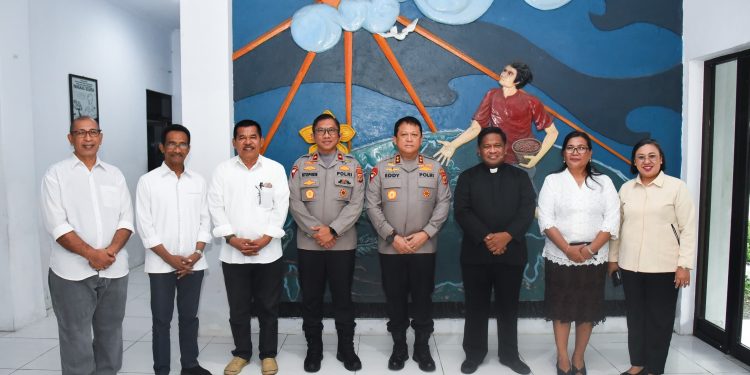 Kapolda Silahturami Bersama Tokoh-tokoh Agama di Maluku