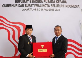 PJ Gubernur Maluku Terima Duplikat Bendera Pusaka Dari Kepala BPIP RI