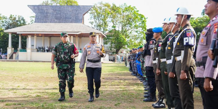 Perkuat Pengamanan Pilkada Serentak, Pangdam Pattimura Serahkan 645 Personil BKO Ke Kapolda Malut