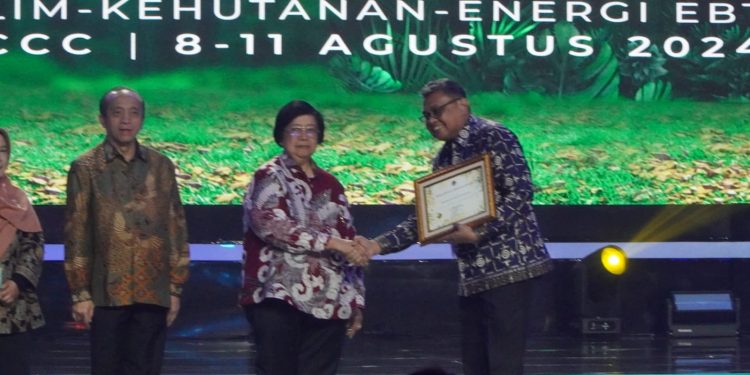 Pemkot Terima Penghargaan Sebagai Pembina Proklim dari KLHK