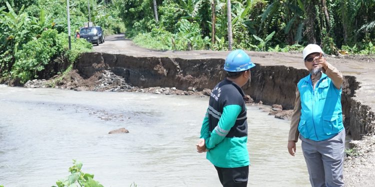 PLN UP3 Sofifi Gerak Cepat Pulihkan Listrik Terdampak Banjir dan Longsor di Kecamatan Oba
