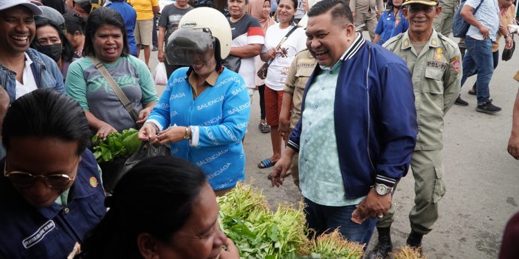 Warga Antusias Datangi Gerakan Pangan Murah Pemkot Ambon
