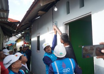 Perdana, PLN UIW MMU Lakukan Penyalaan Program BPBL di Hative Besar