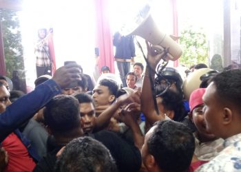 Demo Tolak RUU Pilkada di DPRD Maluku Ricuh