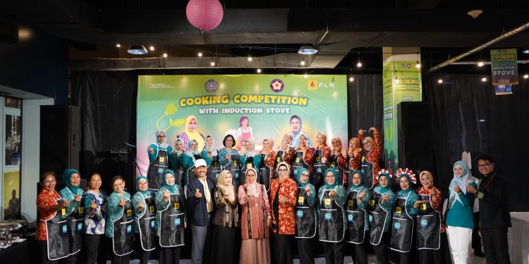 PLN UIW MMU Gencar Kenalkan Kompor Induksi Kepada Masyarakat