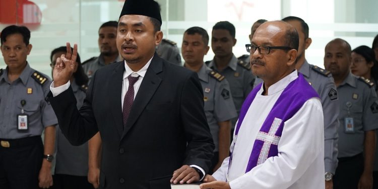 Kanwil Kemenkumham Maluku Lantik Raymondus Jaftoran Sebagai Notaris Pengganti Malra