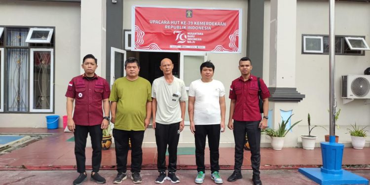 Kumham Maluku Kembali Deportasi Tiga WNA Pelaku Ilegal Fishing di Perairan Arafura