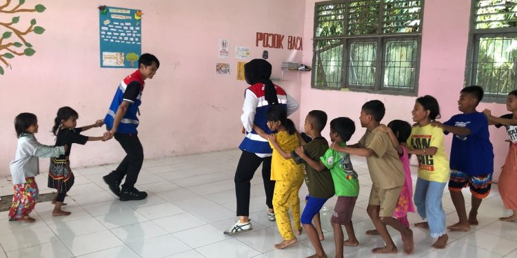 Pertamina dan PJ Gubernur Maluku Utara Gelar Trauma Healing Bagi Pengungsi Banjir Bandang Ternate