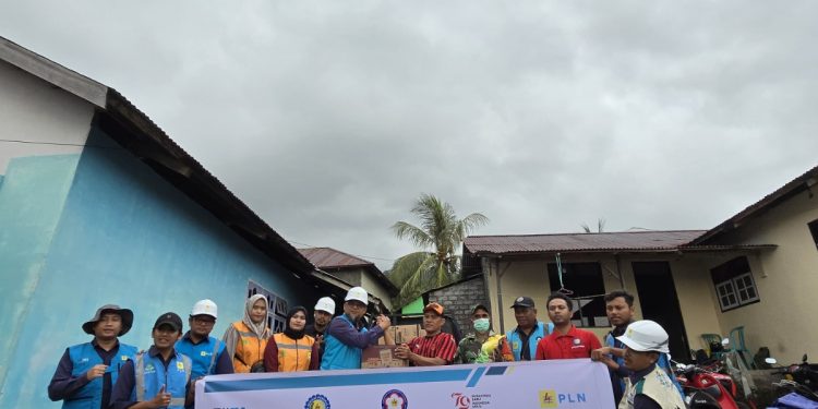 Peduli Kemanusiaan, PLN UP3 Sofifi Salurkan Bantuan kepada Korban Banjir Ternate