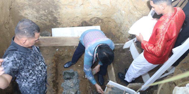 PJ Gubernur Maluku Letakan Batu Penjuru Gereja Kehidupan Jemaat Rumahtiga