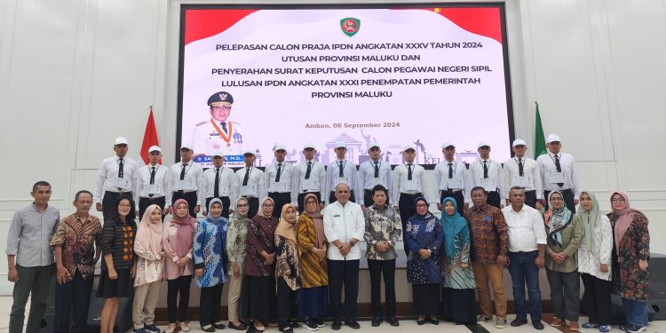 Sadali Lepas Calon Praja Angkatan 35 dan Serahkan SK CPNS Lulusan Praja Angkatan 31