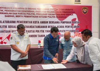 Kesbangpol Ambon Salurkan Bantuan Keuangan Kepada Parpol