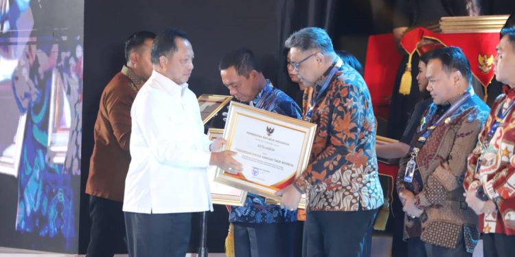 Ambon Terima Penghargaan Khusus KTI Atas PTSP dan Kinerja Cepat