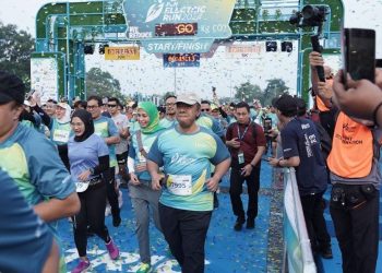 Lima Pengemudi Ojol Prasejahtera Peroleh Motor Listrik di PLN Electric Run 2024