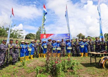 Dukung KPN, Lantamal IX Ambon Panen Raya Jagung dan Pare di Telaga Kodok