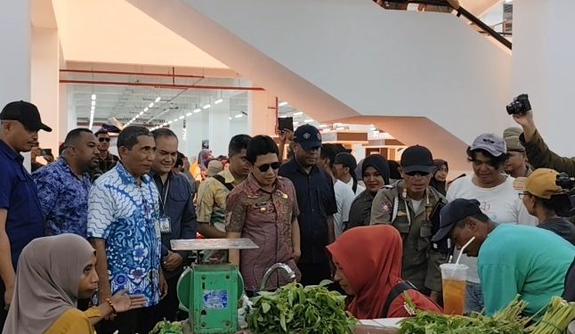 PJ Gubernur Maluku Tinjau Pasar Inflasi Daerah di Mardika