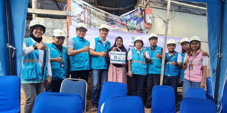 Lewat Program Light Up The Dream, PLN UIW MMU Lakukan Penyalaan Listrik Serentak di 55 Titik Pelanggan