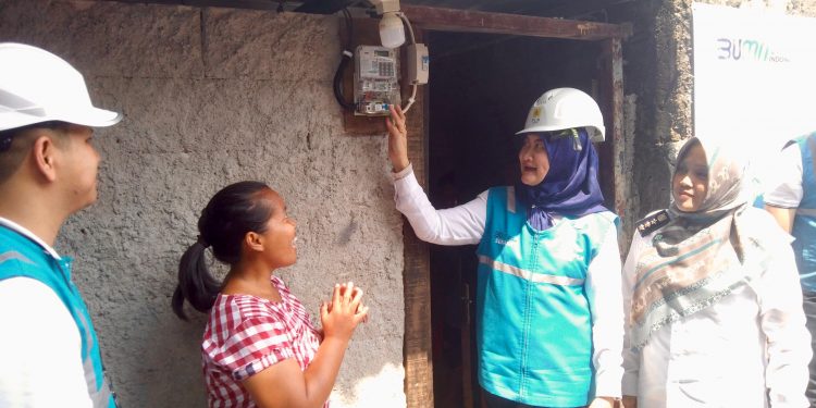 Sambut HLN Ke-79, Donasi Insan PLN Terangi 3.725 Keluarga se-Indonesia