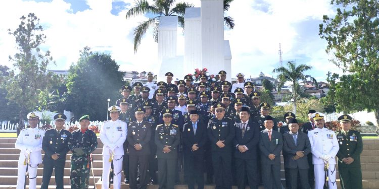 Peringati Hari Pahlawan, PJ Gubernur Maluku Pimpin Ziarah dan Tabur Bunga