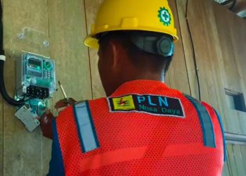 Akselerasi Electrifying Tourism, PLN UP3 Masohi Listriki Wisata Pantai Desa Saleman