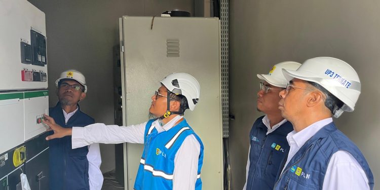 Sambut Tahun Baru, PLN UIW MMU Sukses Tambah Daya 555 kVA di Unkhair, Maluku Utara