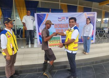 Jelang Akhir Tahun, BPJN Maluku Berbagi Kasih dengan Petugas Sampah di Ambon