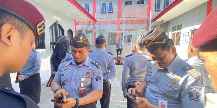 Cegah Judol, Kalapas Wahai Sidak HP dalam Upacara Penyematan Pangkat