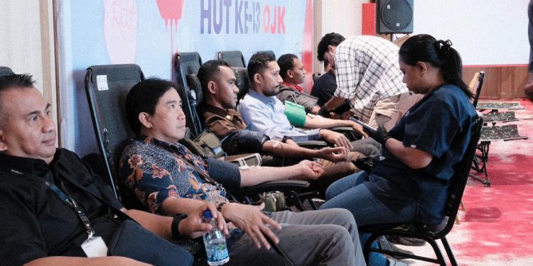 Peringati HUT ke-13, OJK Maluku Gandeng PMI Gelar Donor Darah Berhasil Kumpulkan 117 Kantong