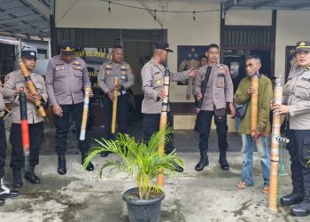 Polsek Nusaniwe Musnahkan Petasan Spirtus Rakitan Dari Warga