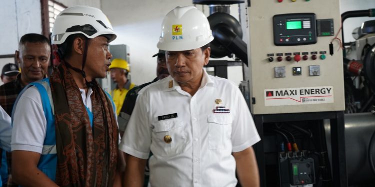 8 Desa di Maluku Terlayani Listrik 24 Jam, Pj Gubernur: Mimpi Masyarakat Terwujud Jelang Tahun Baru
