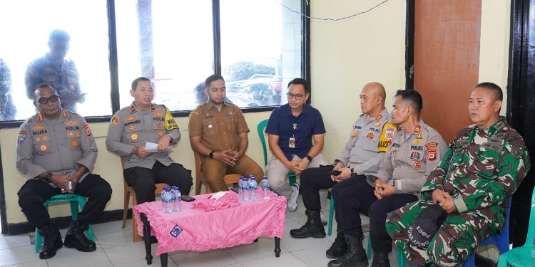 Pimpin Rakor Penanganan Konflik Warga Hitu-Wakal, Wakapolda: Mari Hidup Berdampingan Secara Damai