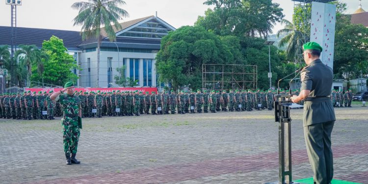 Apel Perdana 2025, Pangdam XV/Pattimura Ajak Personel Tingkatkan Semangat Kerja dan Zero Pelanggaran