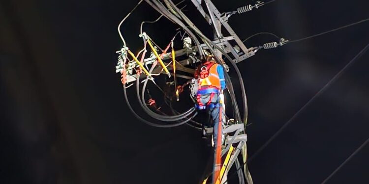 Alami Lost Contact pada Gardu Distribusi, PLN UIW MMU Sigap Atasi Gangguan Sistem Kelistrikan