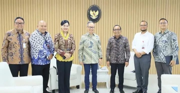 OJK Sinergikan Upaya Peningkatan Literasi Keuangan Dengan Menko PMK