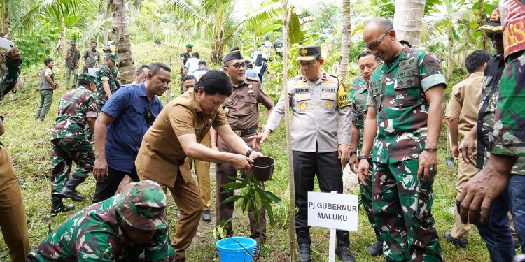 Kodam XV/Pattimura Gelar Tanam Sejuta Pohon di Desa Hitu Mesing