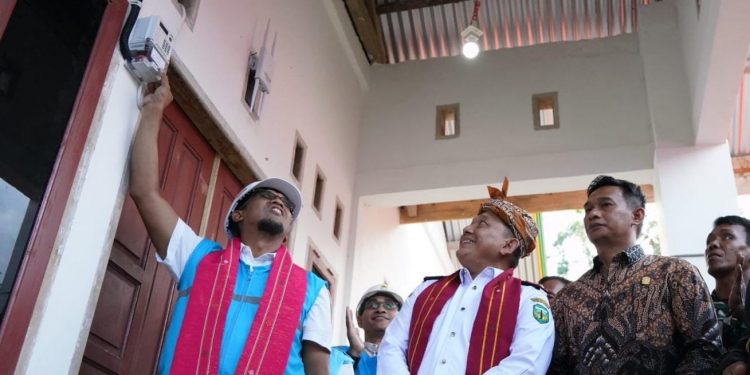 Wujud Negara Hadir, Pemerintah dan PLN Berhasil Listriki 99,92 Persen Desa di Seluruh Indonesia