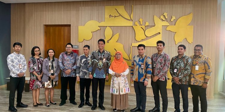 Kemenkop Serahkan Daftar Koperasi Kepada OJK