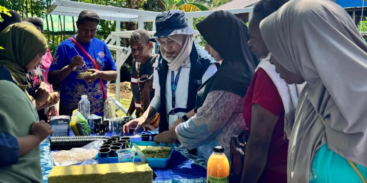 Pertamina Ajak Relawan Bakti BUMN Tingkatkan Keterampilan Baru Masyarakat Melalui Pertanian Hidroponik di Merauke
