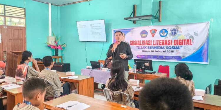 Pemkot Ambon Gelar Sosialisasi Literasi Digital di Sekolah Bersama Fisip Unpatti dan GMKI