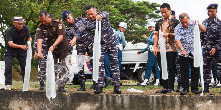 Lantamal IX Ambon Musnahkan 1,4 Ton Sopi Ilegal