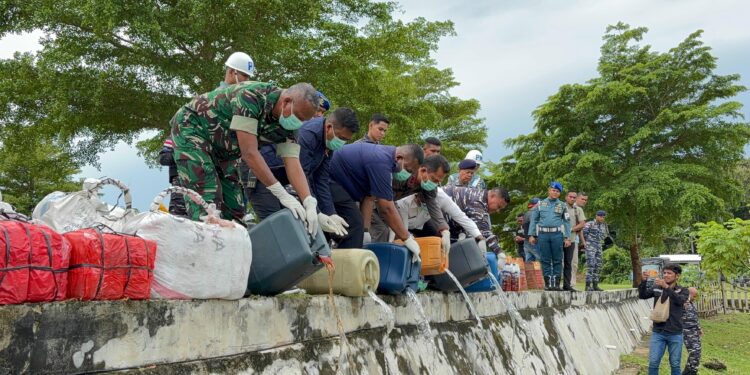 Lanal Aru Musnakan Ribuan Liter Sopi