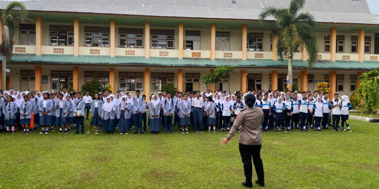 Cegah Tawuran Pelajar Satgas Ops Keselamatan Salawaku Sambangi SMK Negeri 2 Ambon