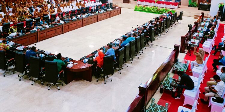 DPRD Provinsi Maluku Tetapkan 12 Ranperda Menjadi Perda untuk Tahun 2025