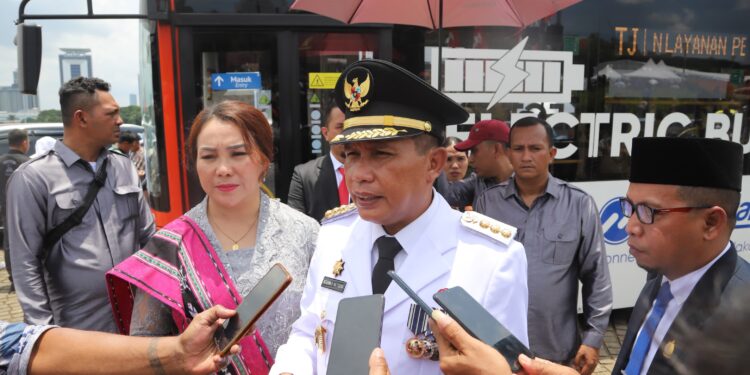 Setelah Dilantik Sebagai Walikota dan Wawali, Wattimena dan Toisutta Ajak Warga Bersama Bangun Ambon