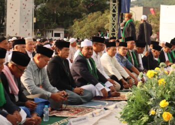Ribuan Umat Muslim Ambon Ikut Sholat Idul Fitri di Lapangan Merdeka