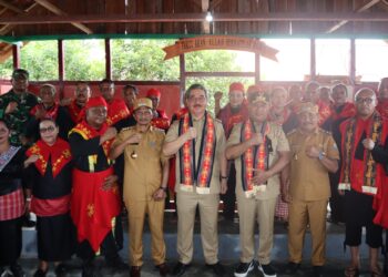 Gubernur dan Wagub Hadiri Acara Panas Gandong Amalopu di Rumahkay