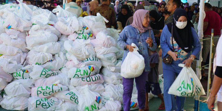 PLN UIW MMU Sukses Gelar Pasar Murah di Ternate