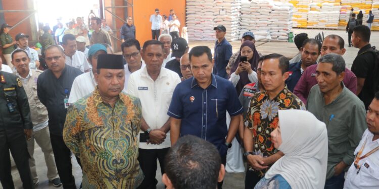 Jelang HKBN, Wagub Maluku Lakukan Operasi Pasar