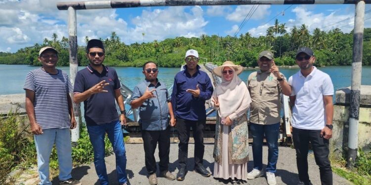 DPRD Maluku Tinjau Jembatan Penghubung Rumahdian-Dian Darat yang Ambruk